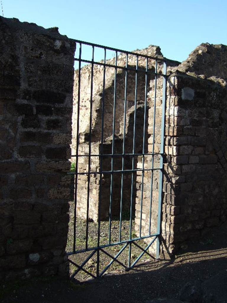 VI 3 25 Pompeii December 2005 Entrance Doorway Looking West